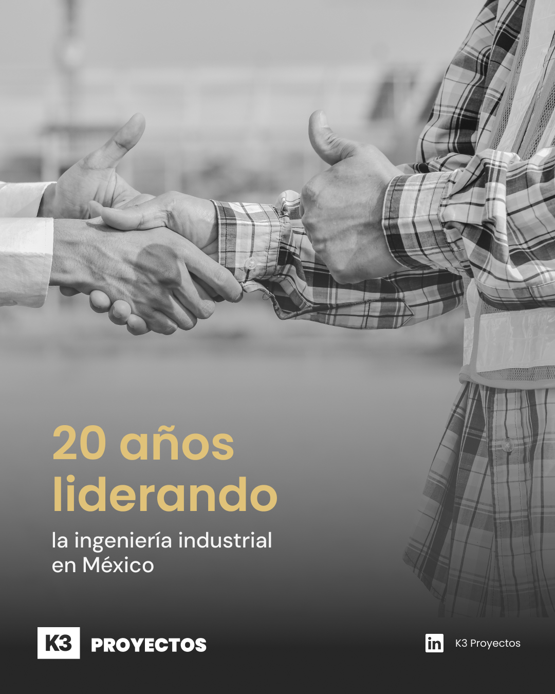 Cierre exitoso de proyectos llave en mano con saludo de manos entre ingenieros de K3 Proyectos, celebrando 20 años liderando la ingeniería industrial en México.